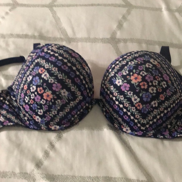 Victory Secret Push Up Bra - Picture 2 of 5
